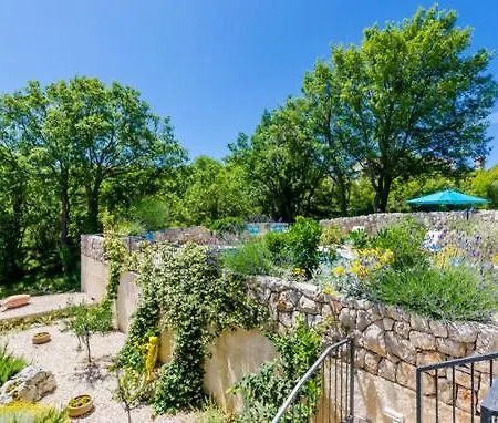 Villa Kate - Outdoor Pool, 4 Bedrooms, Free Parking *