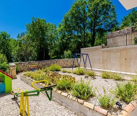 Kate - Outdoor Pool, 4 Bedrooms, Free Parking Villa